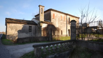 Gambaredolo Court