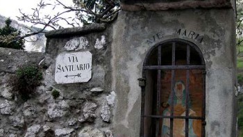 Scalinata Santuario Madonna della Corona