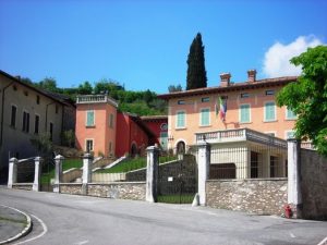 Palace Galnica ex Tebaldini Puegnago Valtenesi lake Garda