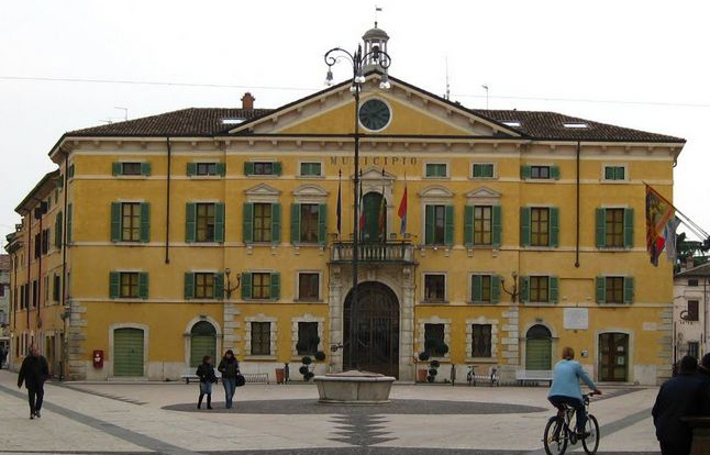 Palazzo Municipale di Valeggio sul Mincio Lago di Garda