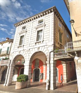 Casa Desenzano piazza Malvezzi