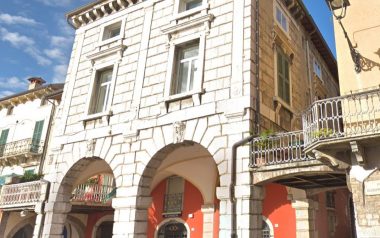 Casa Desenzano piazza Malvezzi