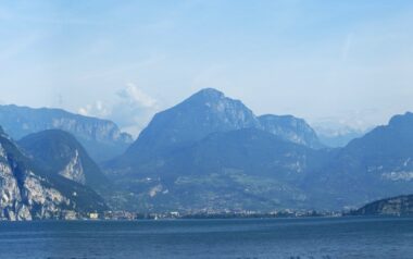 Riva del Garda-Riva und Monte Bondone