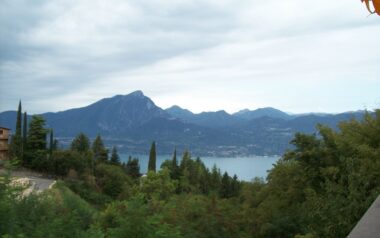 san-zeno-di-montagna-Lago-di-Garda-visto-da-San-Zeno-1